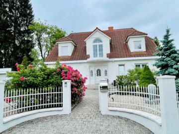 Großzügige Dimensionen. Exklusive Villa zum Erleben., 65824 Schwalbach am Taunus, Villa